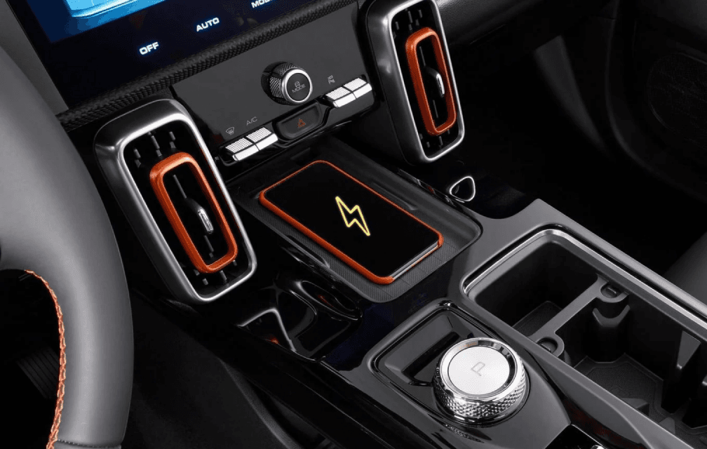 Беспроводная зарядка и разъемы USB