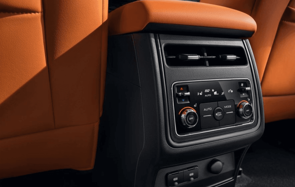 Комфорт и функционал — и для заднего ряда